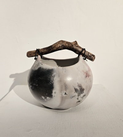 Anne Morrison
Round Pit-Fired Pot
Raku ceramic h17cm
£190