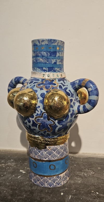 Melanie O'Donnell
Rosas II
handbuilt ceramic 29 cm high
£160