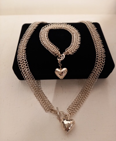 Sarah Anderson
Sterling Silver 
Flatmail Necklace £240
Flatmail Bracelet £140