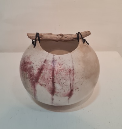 Anne Morrison
Squat Pit Fired Pot
raku ceramic 12cm high
£150